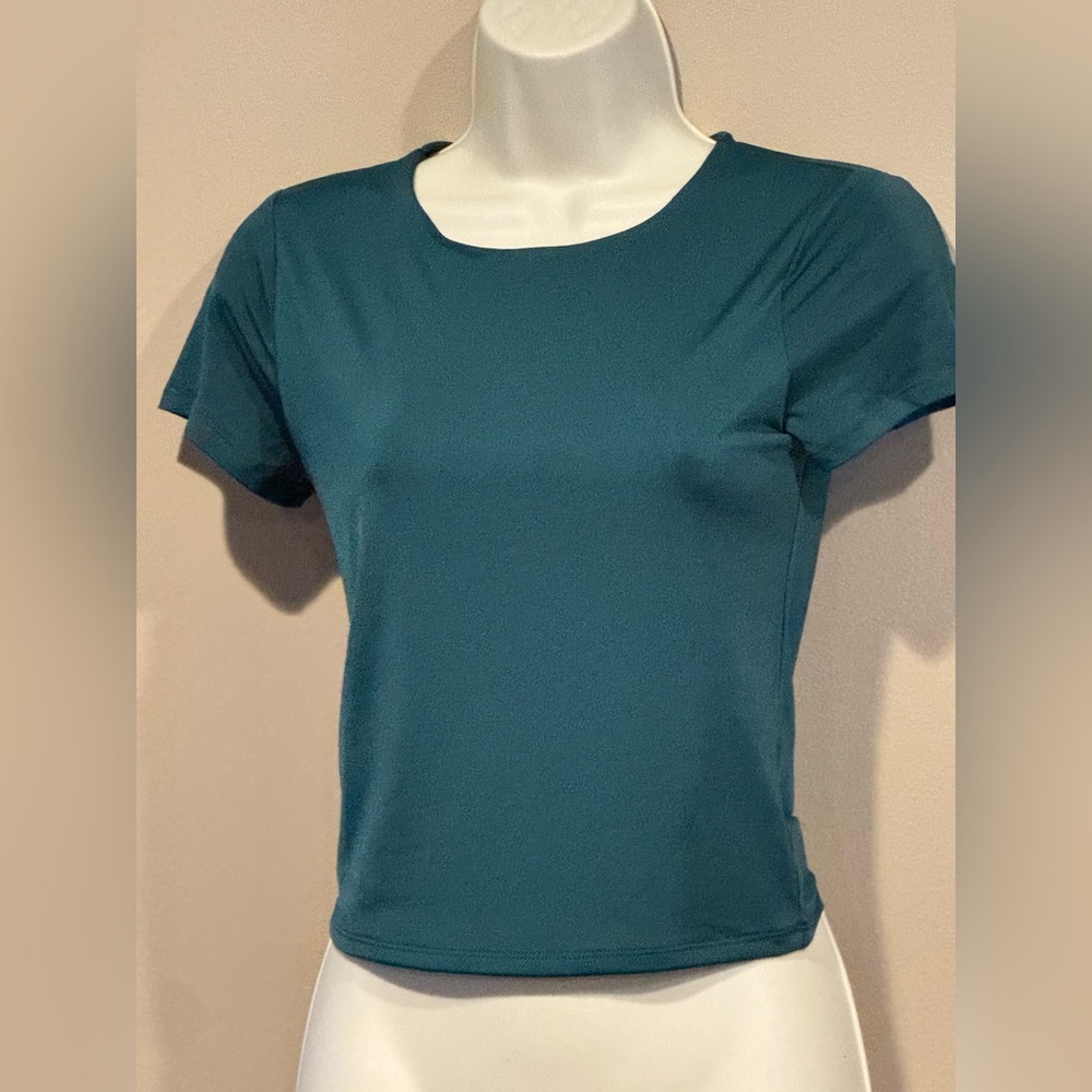 Brand new!! Women’s top w/ tags